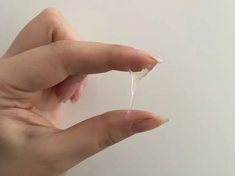 Moco cervical transparente y elástico durante los días fértiles